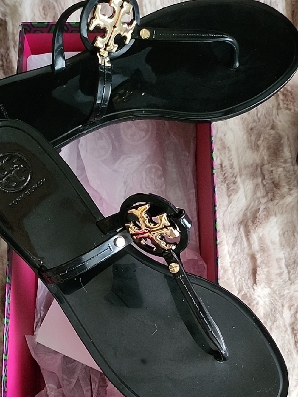 Tory Burch Black Jelly Thong Sandals with Gold Logo - Picture 2 of 6